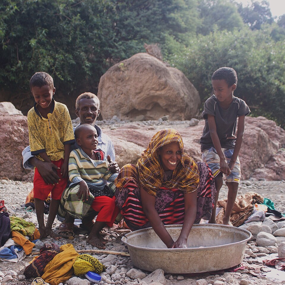 Famile in Djibouti.  AlfredoRabanskyArt: inspired by all of you.
